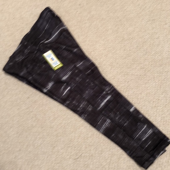 NWT Old Navy Active L Leggings Capri - Picture 2 of 16